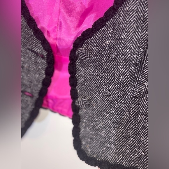 Women’s Trina Turk Wool Blend Tweed Scalloped Cropped Blazer. Size 4. - Picture 5 of 8